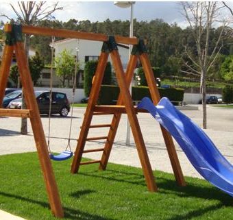 Escorregas, baloiós, parques infantis para comunidades vizinhas